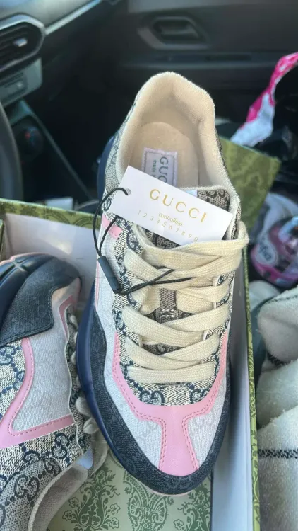 Basket Gucci femme neuve jamais porté
