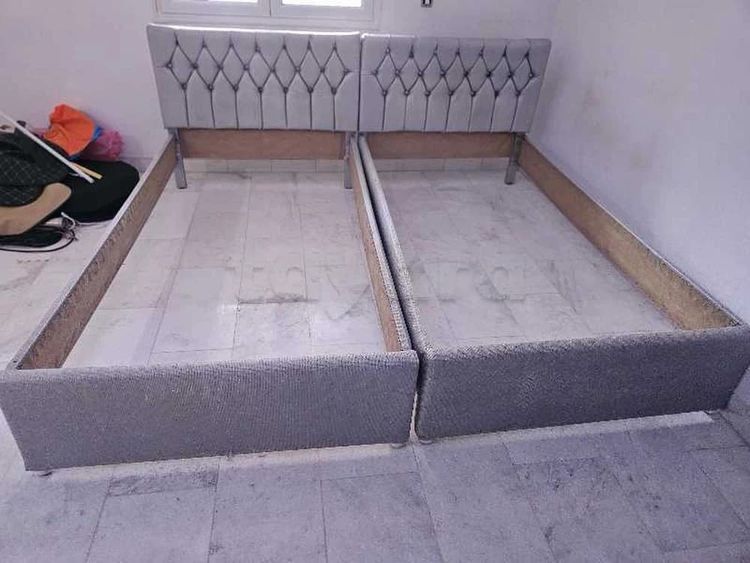 1 Lit 1 Place capitonné Gris Argent 
Tissu Simili Cuir