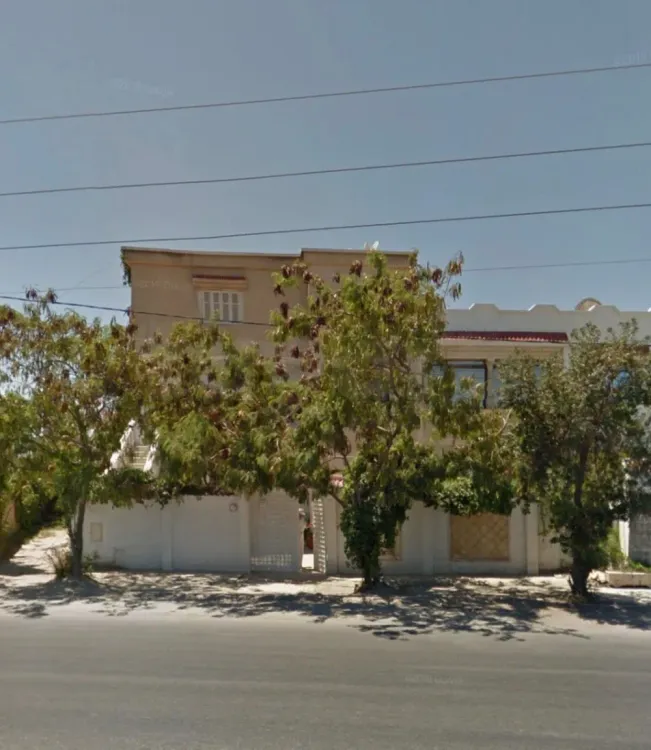 Deux maisons avec jardin et garage à vendre – Radès