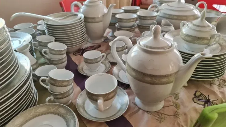 services Cristal & plateaux,Ménagère..