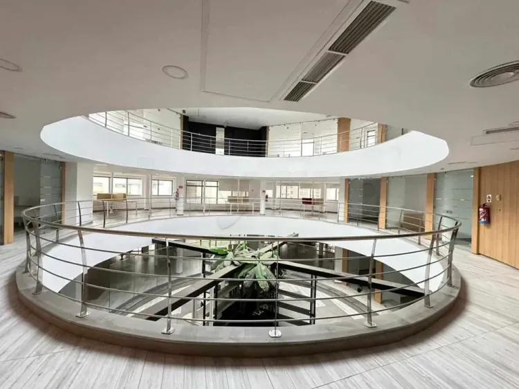 A louer immeuble 5 niv 3150 m² aux Berges Du Lac 2