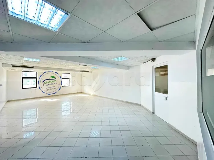 A louer immeuble 4000m² 55 pièces moderne au Lac 3