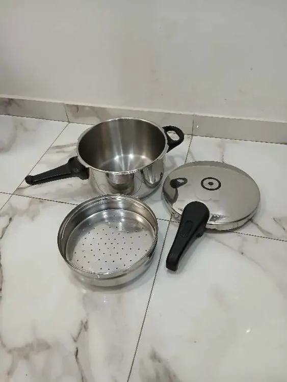 cocotte 4.5 Litres importé état comme neuf