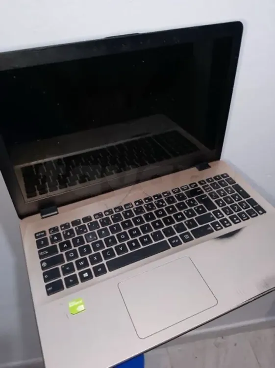 PC Asus VivoBook i5
