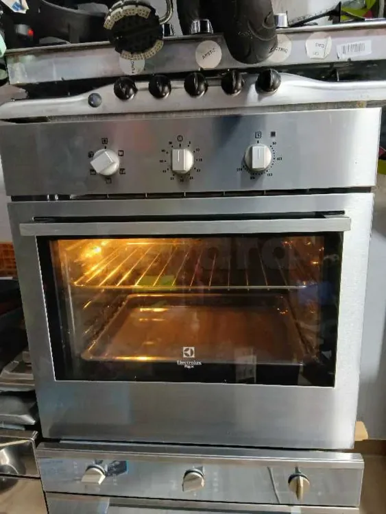 four encastrable ELECTROLUX importé électrique avec ventilateur