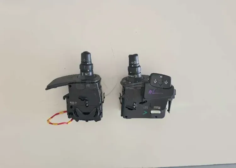 commodo essuie glace/ phare Renault clio 3