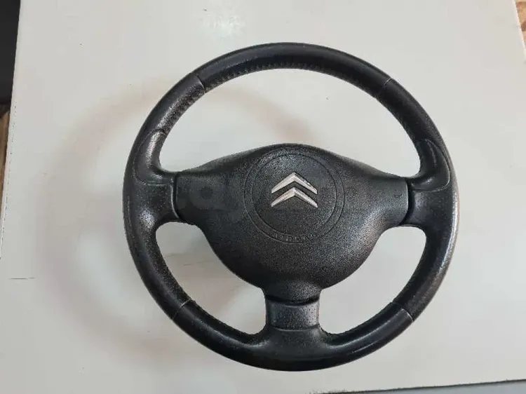 volont cuir Citroën b9