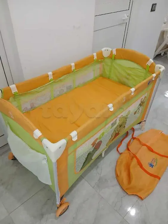 parc lit deux niveaux pliable importé