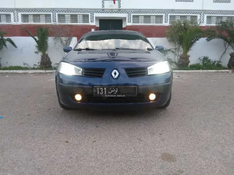 MÉGANE 2 CASQUETTE 
TRÈS BON ÉTAT