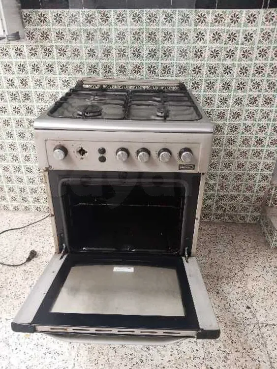 a vendre cuisinière 4 feux