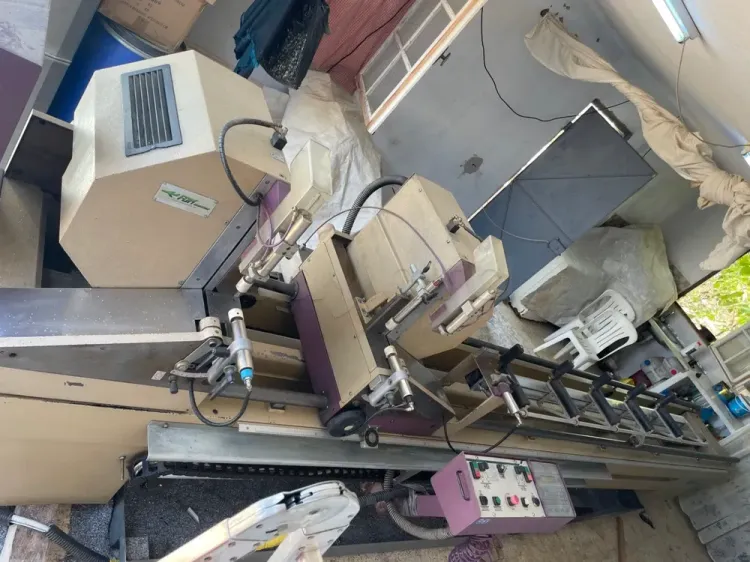 A vendre tronçonneuse aluminium double têtes automatique