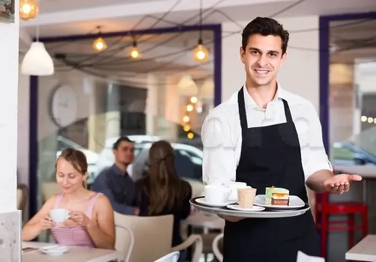 Serveur ou commis extra dans un restaurant