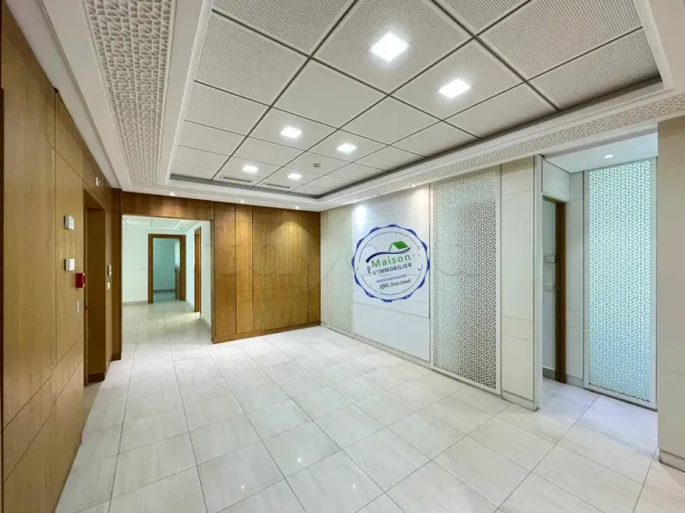 A louer Bureau haut standing sup 246 m² hall5 pièces au Lac 2