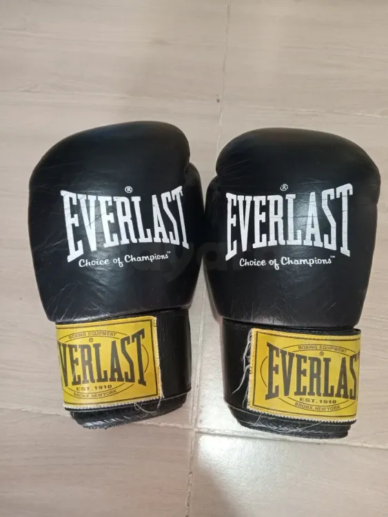 gant boxe importe comme neuf taille 14 cuir original