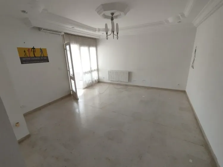 Un très bel S1 au lac avec deux places pkg ss