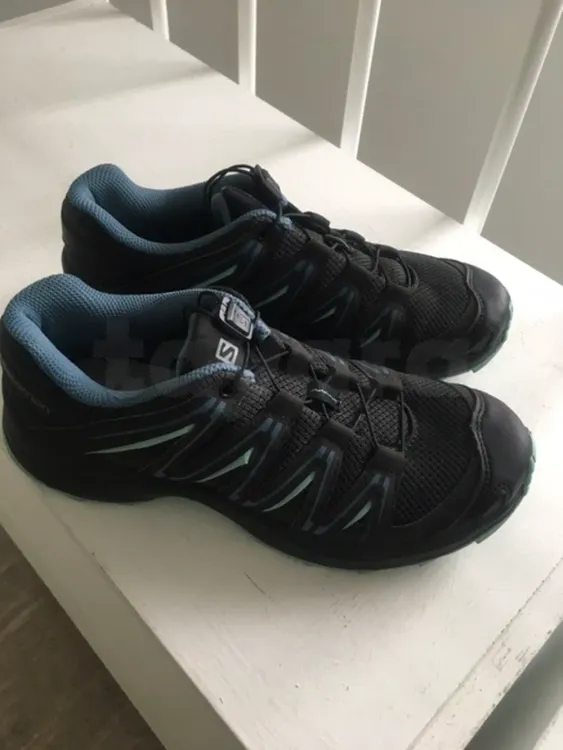 espadrilles neuves importées SALOMON très grande marque SUEDOISE . espadrille T38 unisexe .90 DT . 22510860 La Marsa