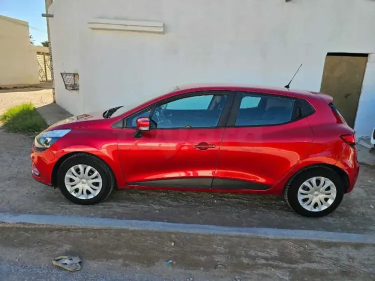 clio 1ère main 4cilender moteur symbole 97 237 172