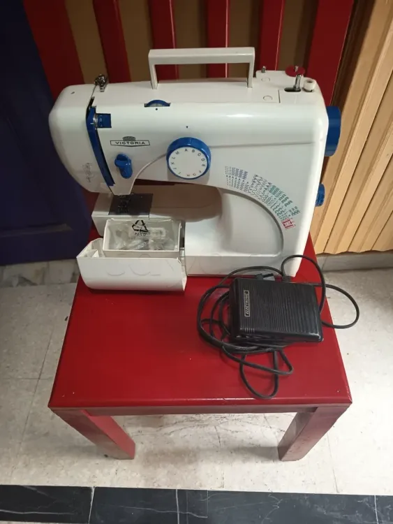 Machine à coudre Victoria 270E