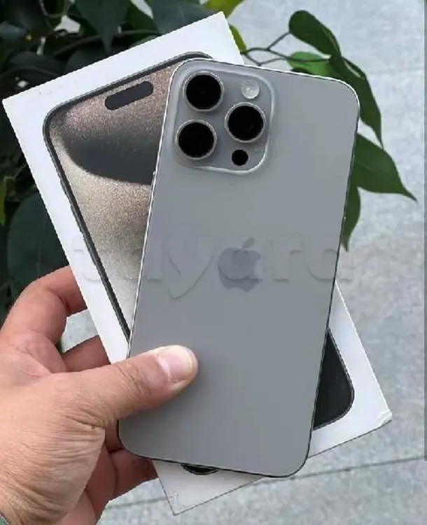 15 pro max 256G naturel occasion