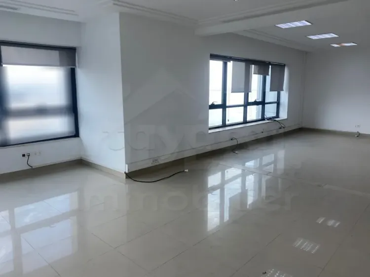 AL Bureau 350m² Lac1