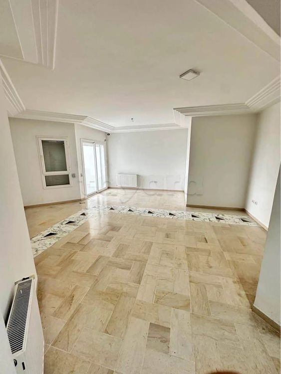 a louer un appartement S3 avec place parking a chouchet rades