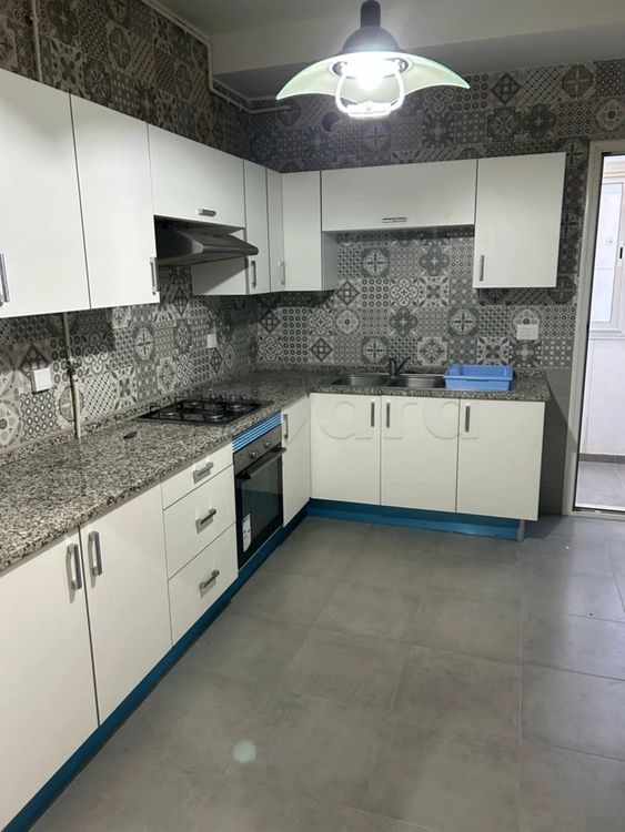 A vendre un appartement s+3 avec place de parking sous-sol dans une nouvelle résidence a l'aouina proche de toutes commodités