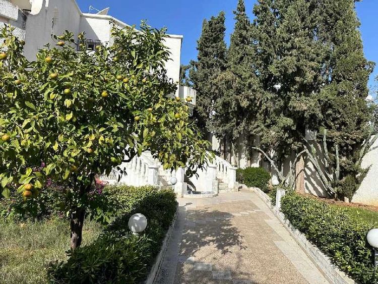 À vendre villa (terrain 810m) à ennasr