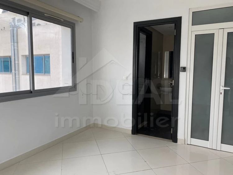 AL bureau 9p au lac1