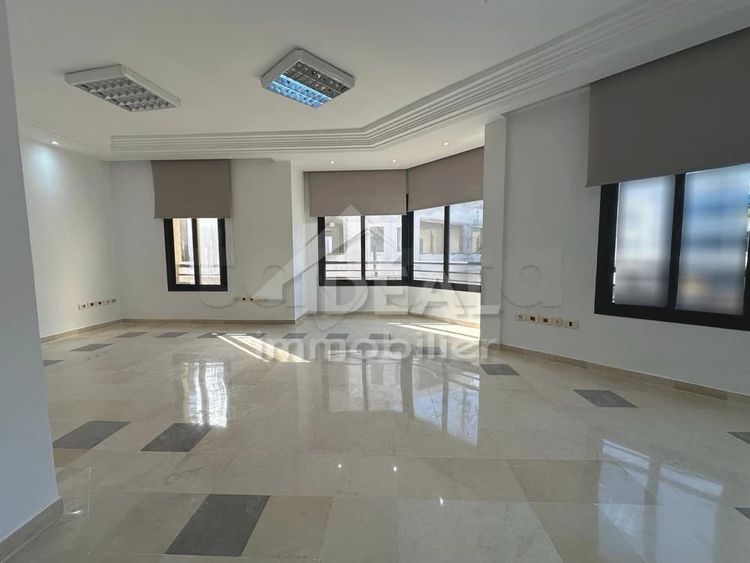 AL Bureau de 150 m² au Lac 1