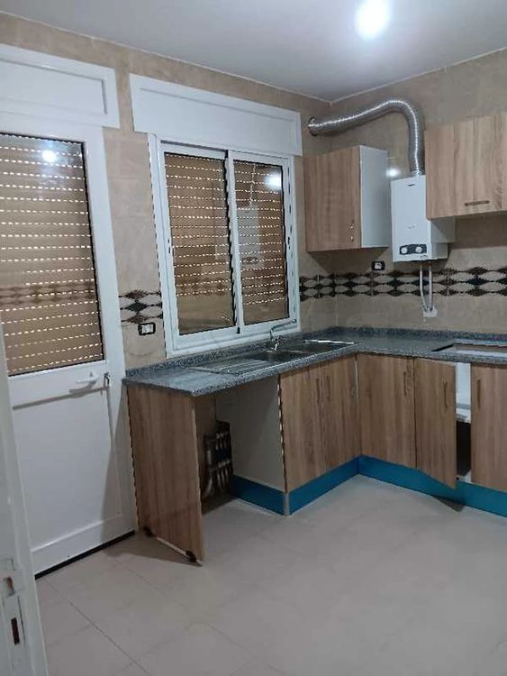 Alloué appartement neuf 140m2 
  raoued sidi amor