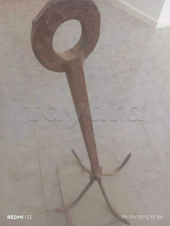 ancre marine antique tel 23990785(poids:+15kilo et longueur : 1 mètre 12) discutable