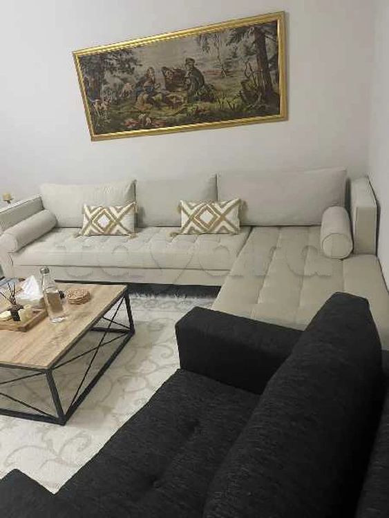 Canapé + Fauteuil+ Table basse presque neufs, très peu utilisés.