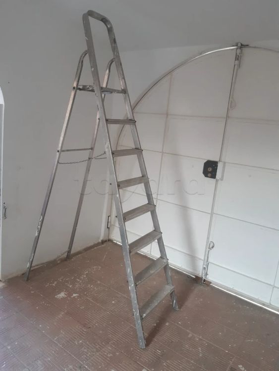 Escabeau aluminium à 8 marches