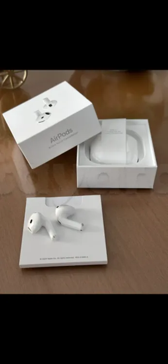 AirPods 4 Active noise