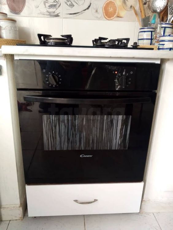 Four électrique CANDY improter en excellent état 400 dt tel 29 402 205