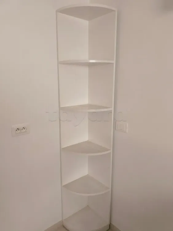 A vendre un étagère du coin