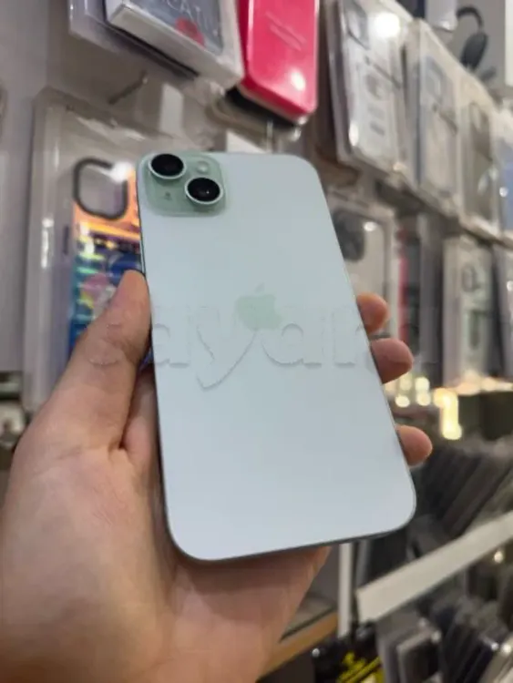 iPhone 15 Plus 128G état neuf batterie 100% peu servi jamais réparé avec facture et garantie prix 2190dt 
Tel 20172643