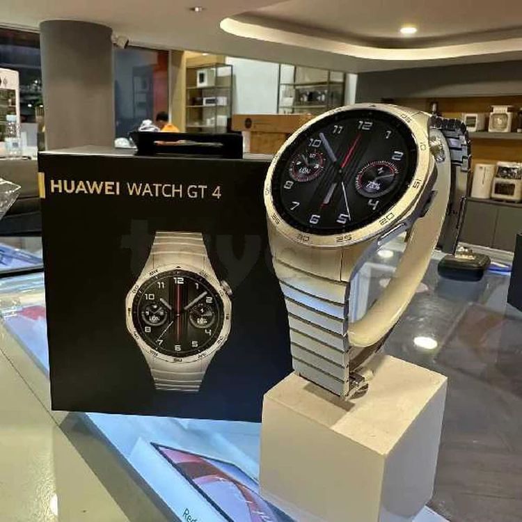 Huawei Watch Gt4 46mm Version ( stainless steel ) Comme neuf peu servi