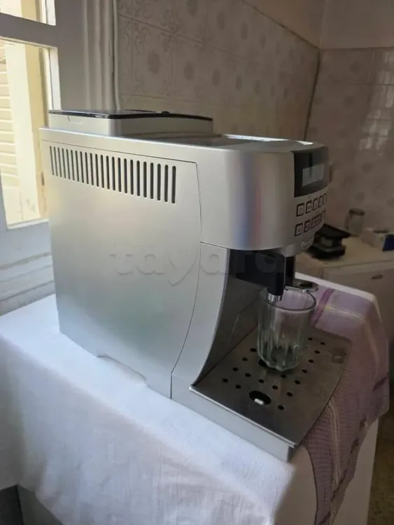 Machine a café delonghi magnifica S