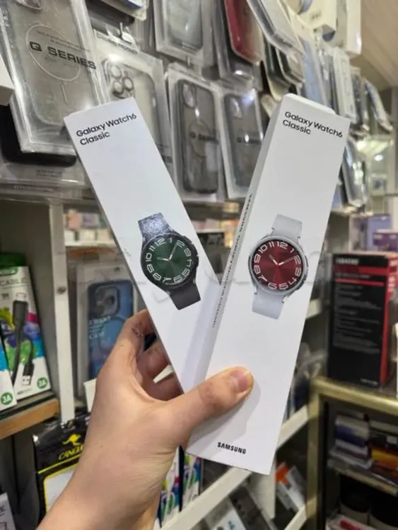 galaxy Watch 6 Classic cacheté neuve jamais ouvert black et silver 47mm et 43mm prix pièce 680d avec facture 
tel 20172643