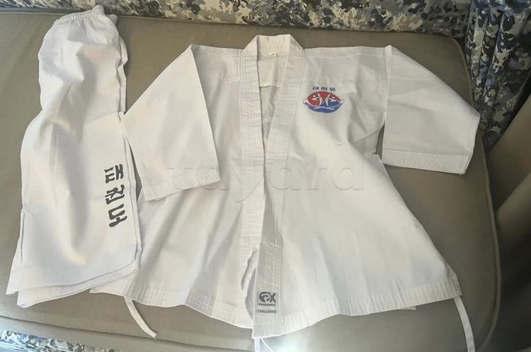 kimono de combat (Judo/Karaté) enfants/Jeunes Taille 130 neuf