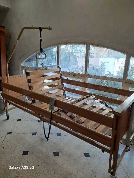 lit médicalisé articulé électrique à vendre Gsm 22 911 664