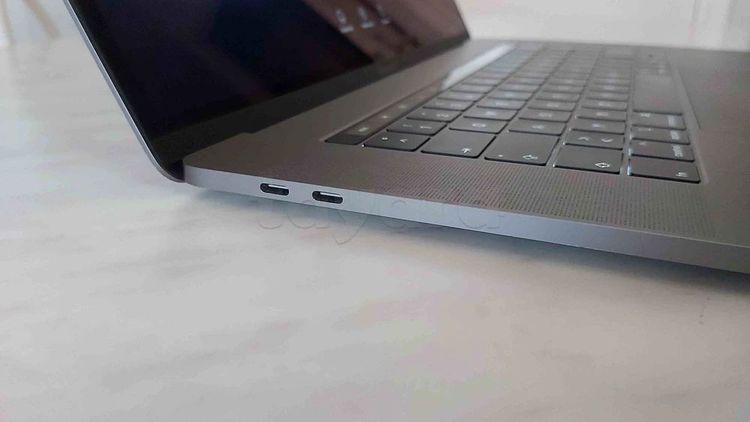 MacBook Pro 15 Core i7 2019 16G/251G 4G Graph/Cycl:57