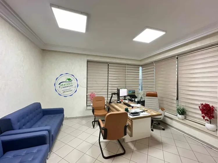 A Louer Plateau moderne 230m² Hall et 4 pièces Montplaisir