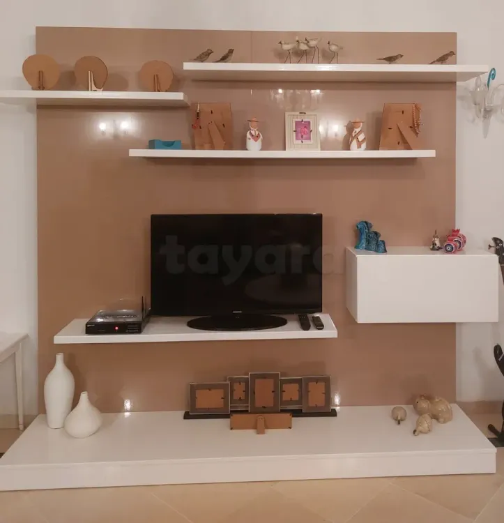 Élément télé et table de salon