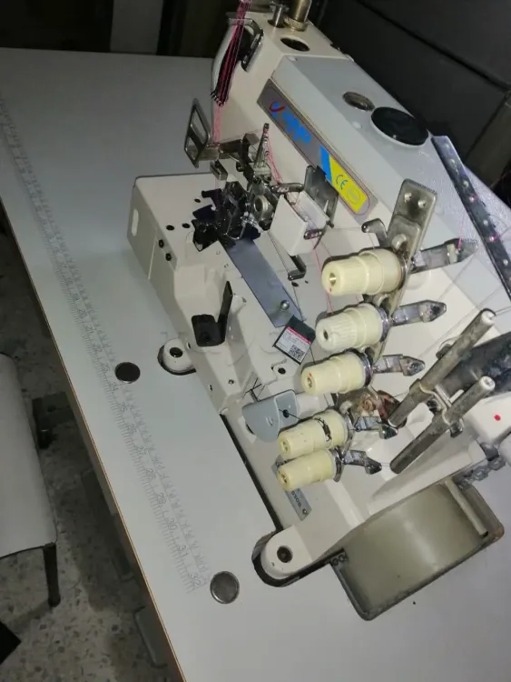 ماكينة خياطة recouvreuse