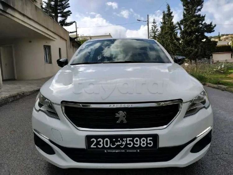 PEUGEOT 301 PREMIÈRE MAIN TRÈS PROPRE BOÎTE MANUELLE