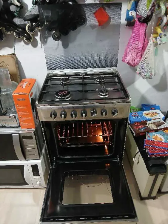 cuisinière ELECTROLUX importé 4 Feux Four électrique avec ventilateur