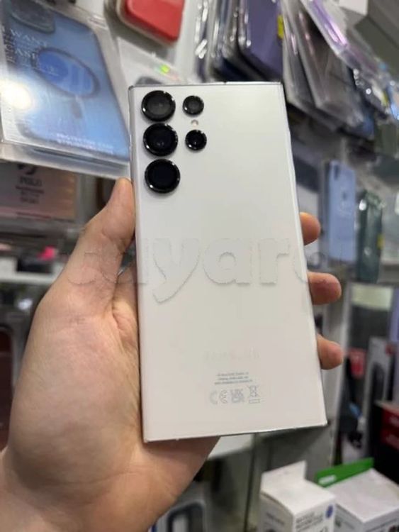 Samsung S23 Ultra 512/12 état neuf peu servi importé jamais réparé tt marche avec facture et garantie boutique prix 1950d 
tel 20172643