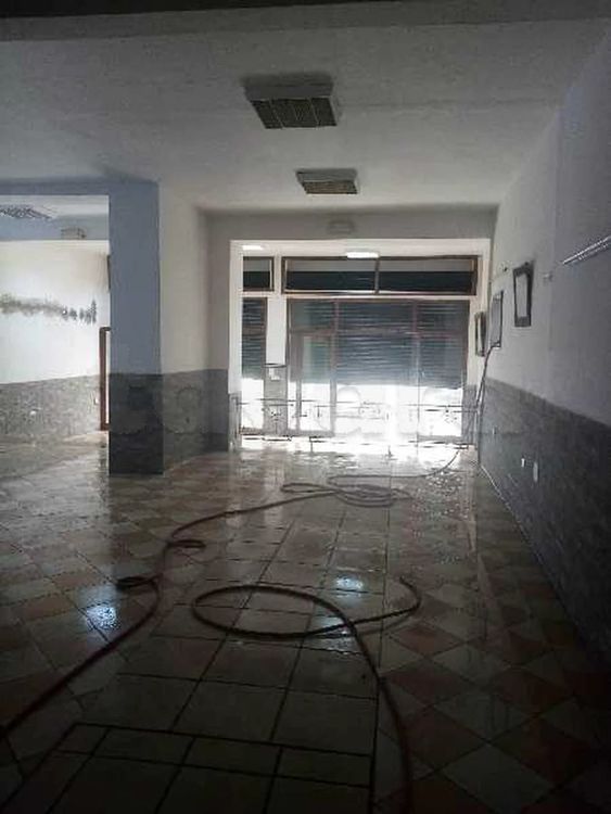 Super local 200m2 à usage dépôt au kram